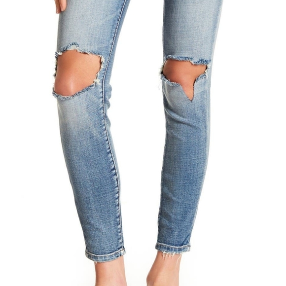 BLANKNYC The Bond Mid Rise Skinny Jeans - Picture 11 of 12
